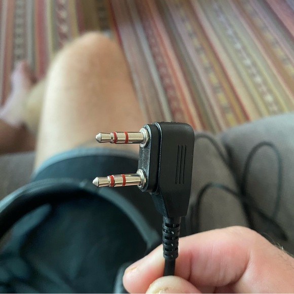 Delta Air Lines Headphones and Slippers Bundle - Picture 3 of 7